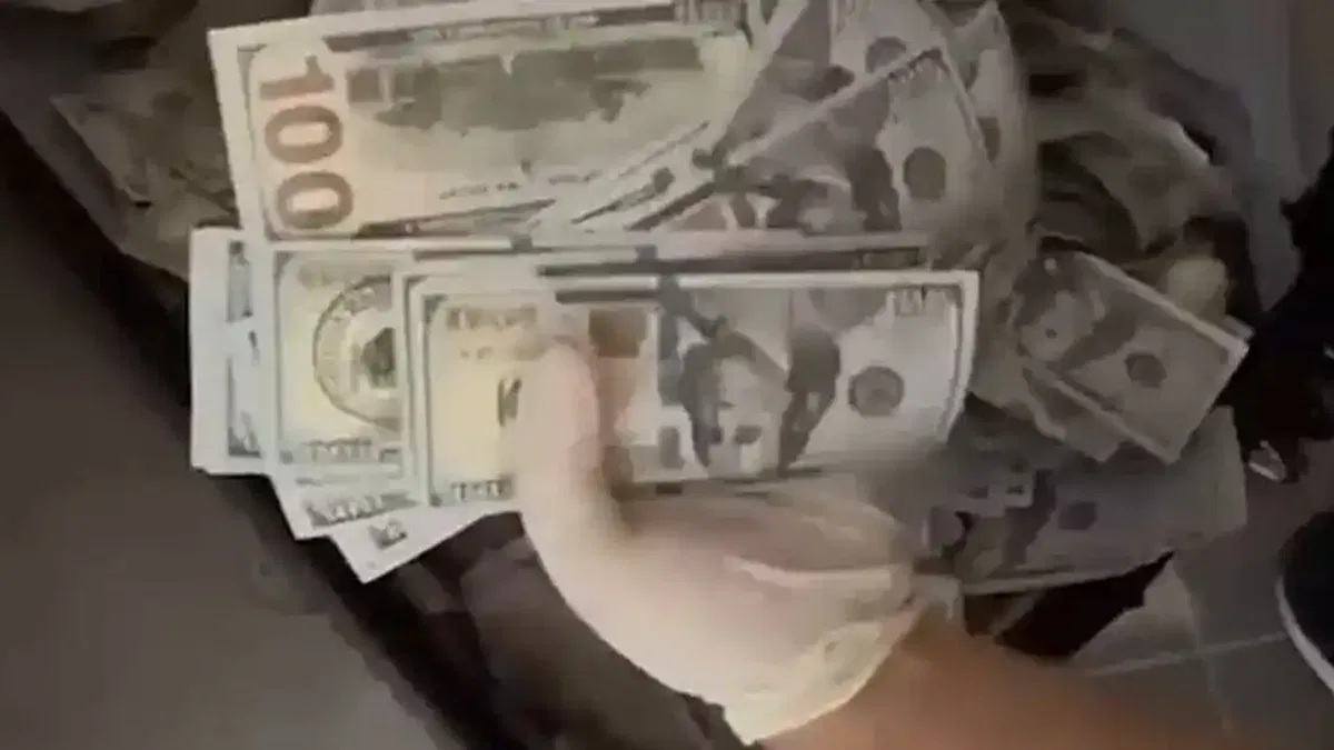Esenyurt'ta sahte dolar operasyonu! 2 milyon 890 bin dolar ele geçirildi