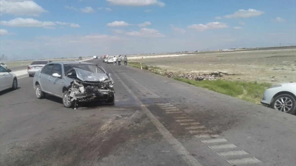 Aksaray'da otomobilin park halindeki otomobile çarptığı kazada 1 bebek öldü, 3 kişi yaralandı