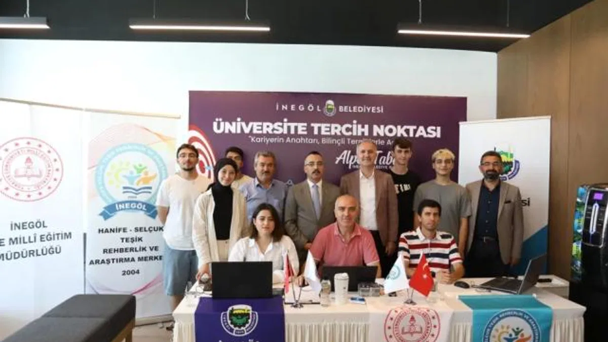 İnegöl'de protokol üyeleri üniversite adaylarına moral depoladı