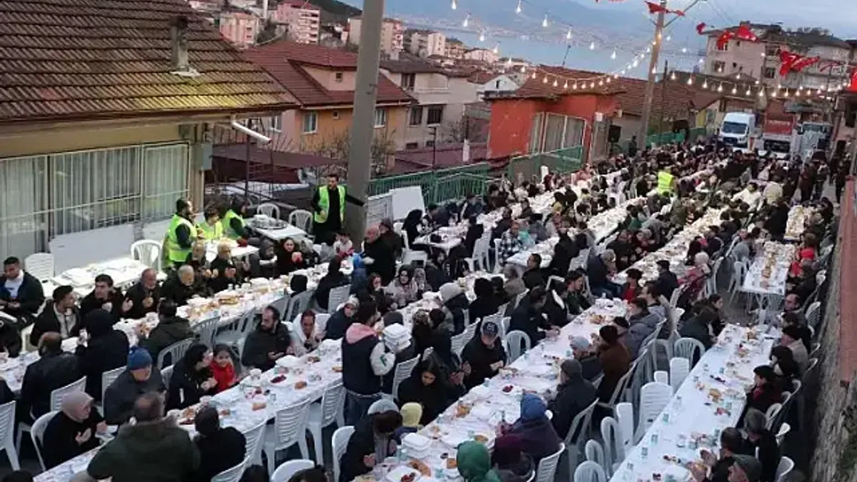 Kocaeli'de Gültepeliler geleneksel iftarda buluştu
