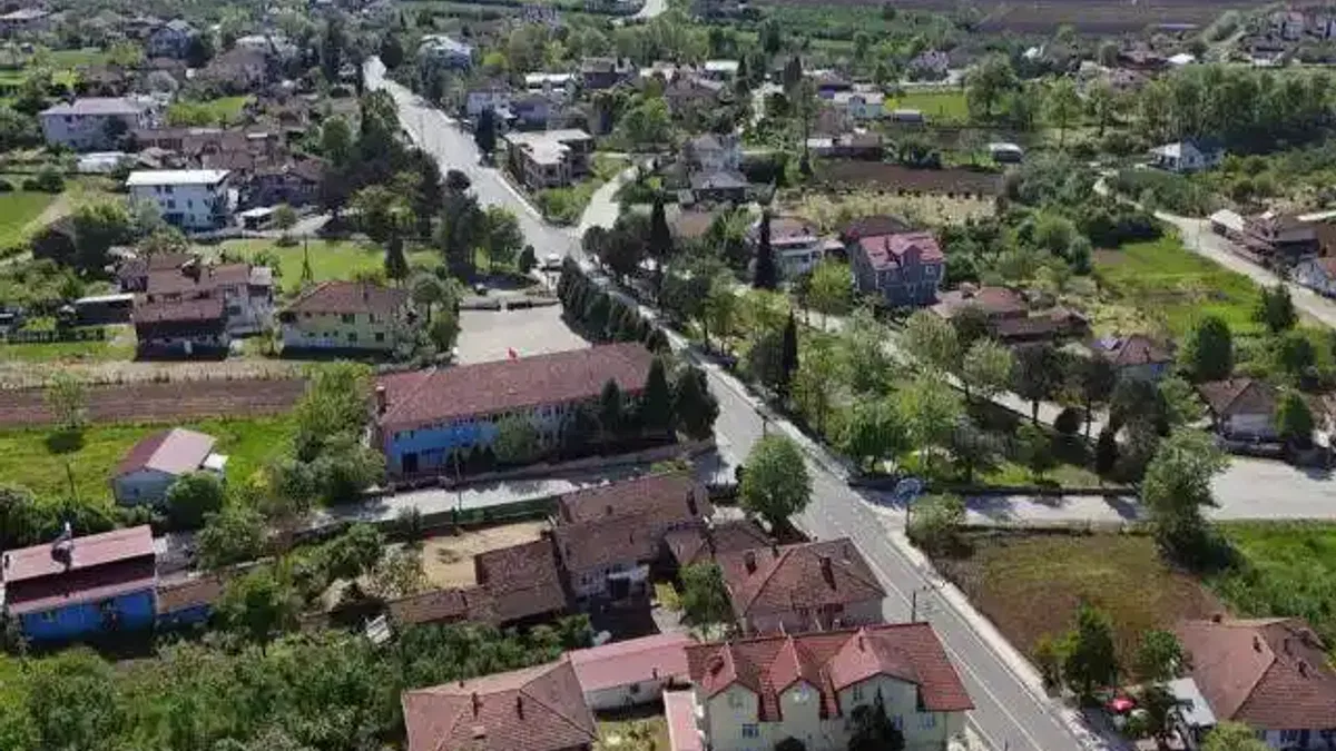 Sakarya Akyazı’nın 3 mahallesi sıcak asfaltta buluştu