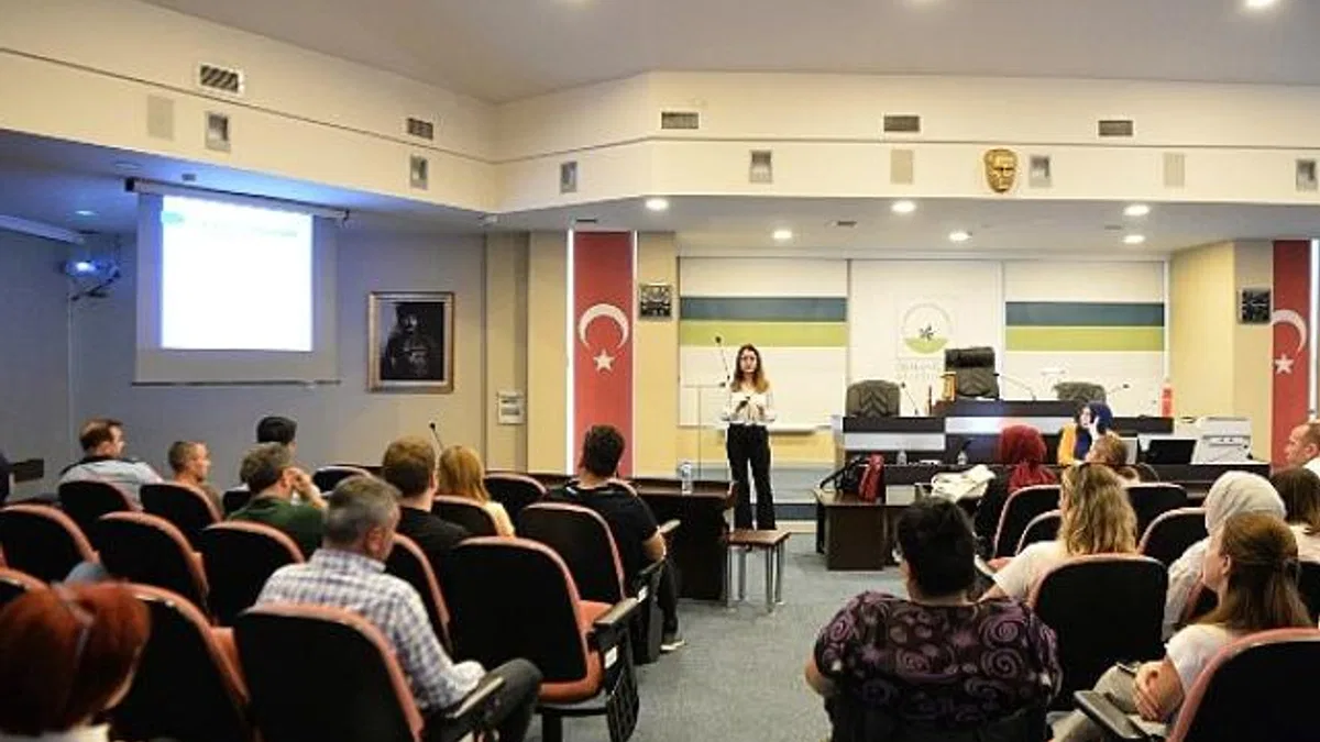 Belediye personeline sağlıklı beslenme ve ofis ergonomisi eğitimi