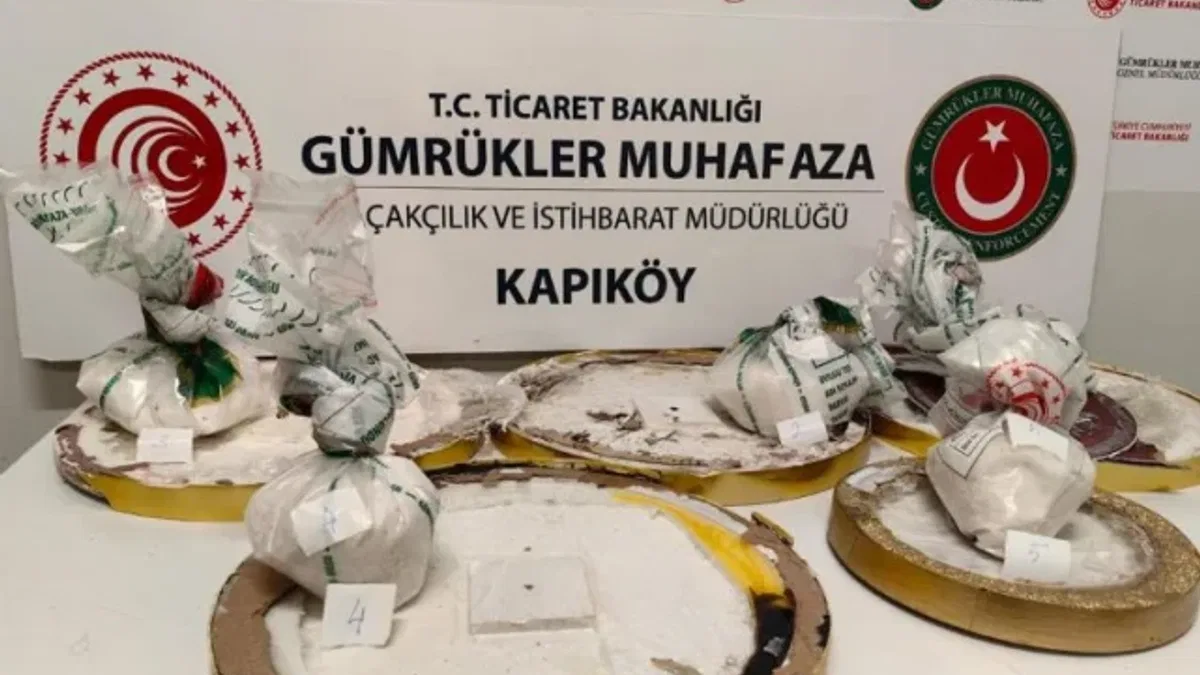 Duvar saatlerine uyuşturucu gizlediler!