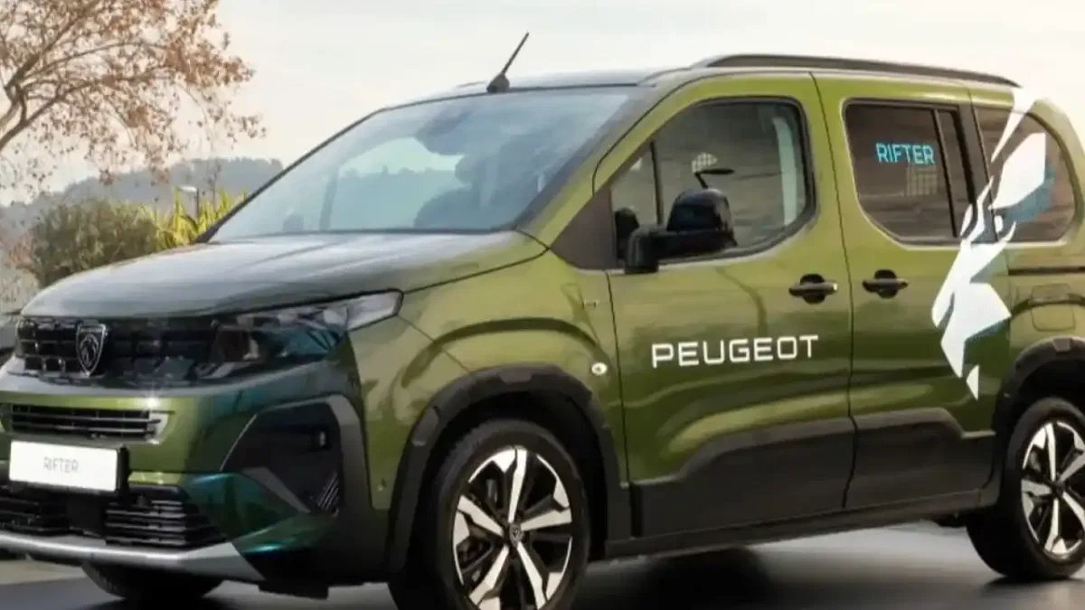 Peugeot hafif ticari aracı Rifter'ı Türkiye'de üretmeye hazırlanıyor
