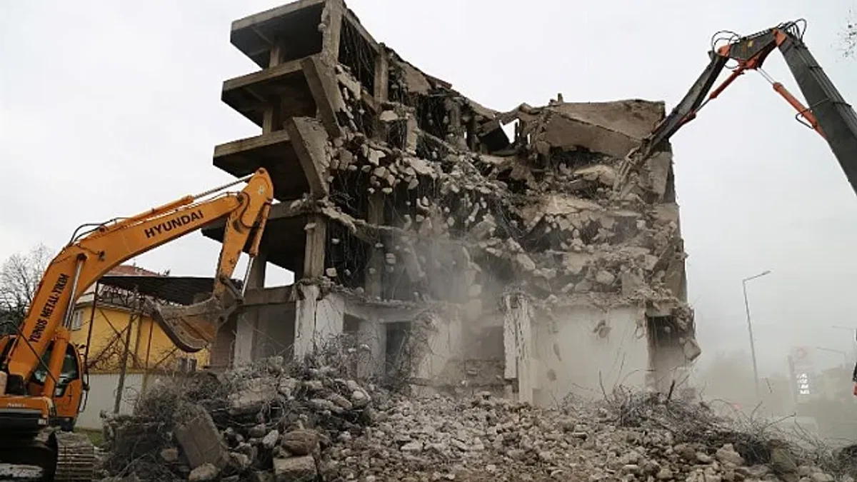 Bir yılda Kocaeli'de 100 bina yıkıldı
