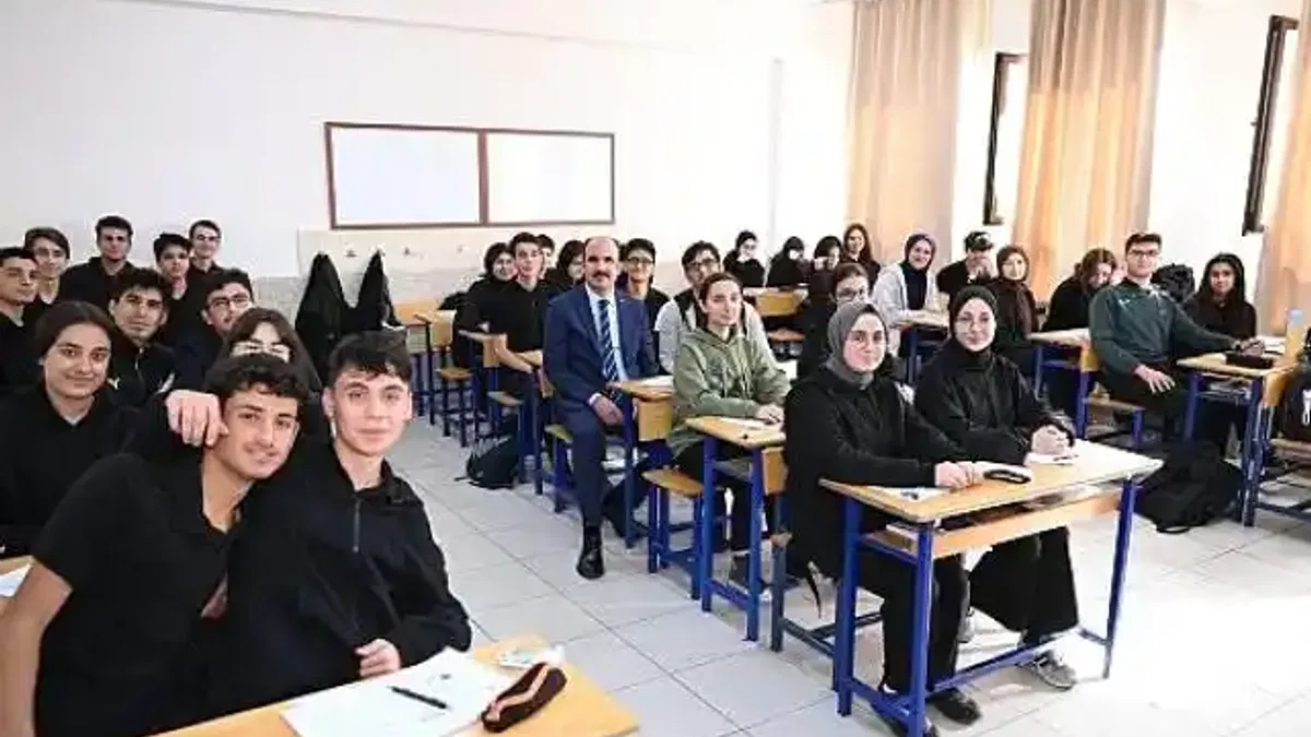 Başkan Altay'dan 12. Sınıfta Okuyan ve Üniversiteye Hazırlanan Öğrencilere Müjde