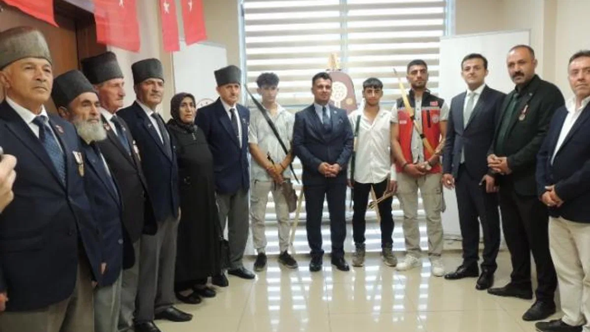 Devlet korumasındaki çocuklar “Demokrasi Nöbeti”tuttu