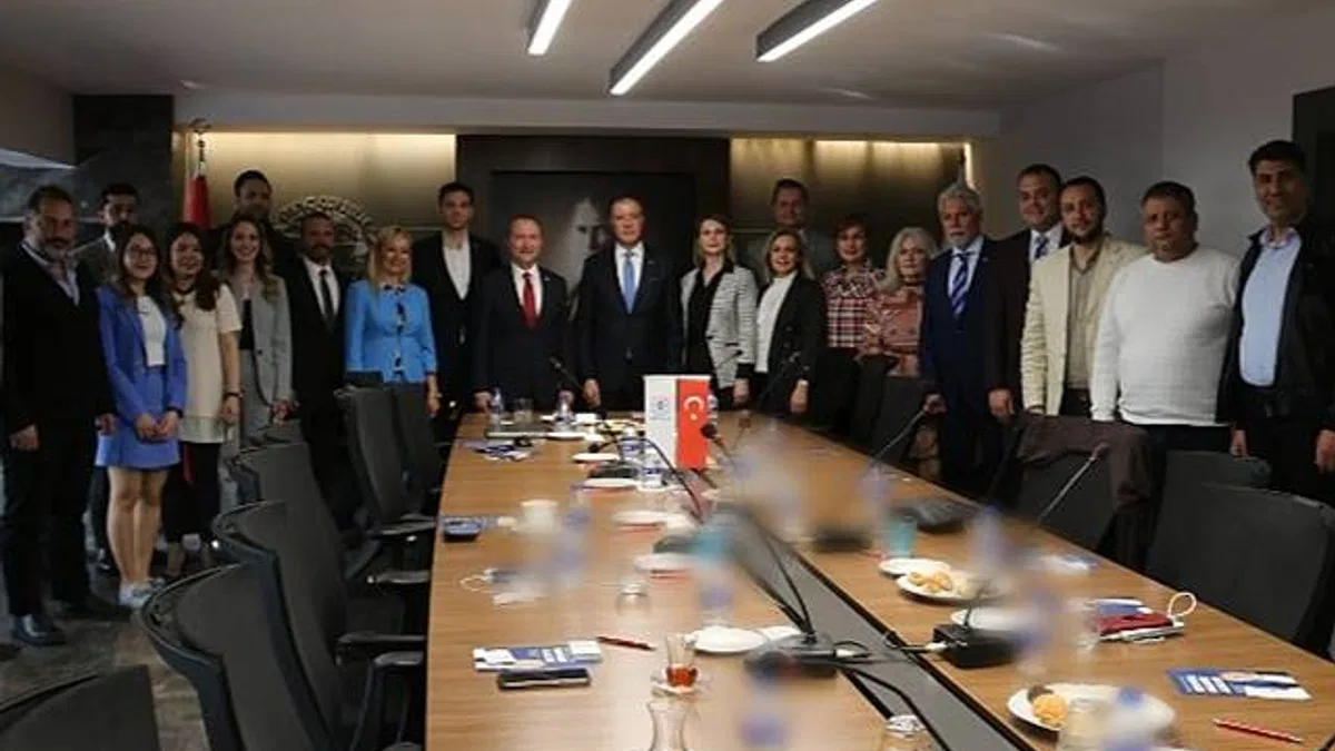 Milletvekili Adayları Genç Girişim ve Yönetim Derneği'ni ziyaret etti