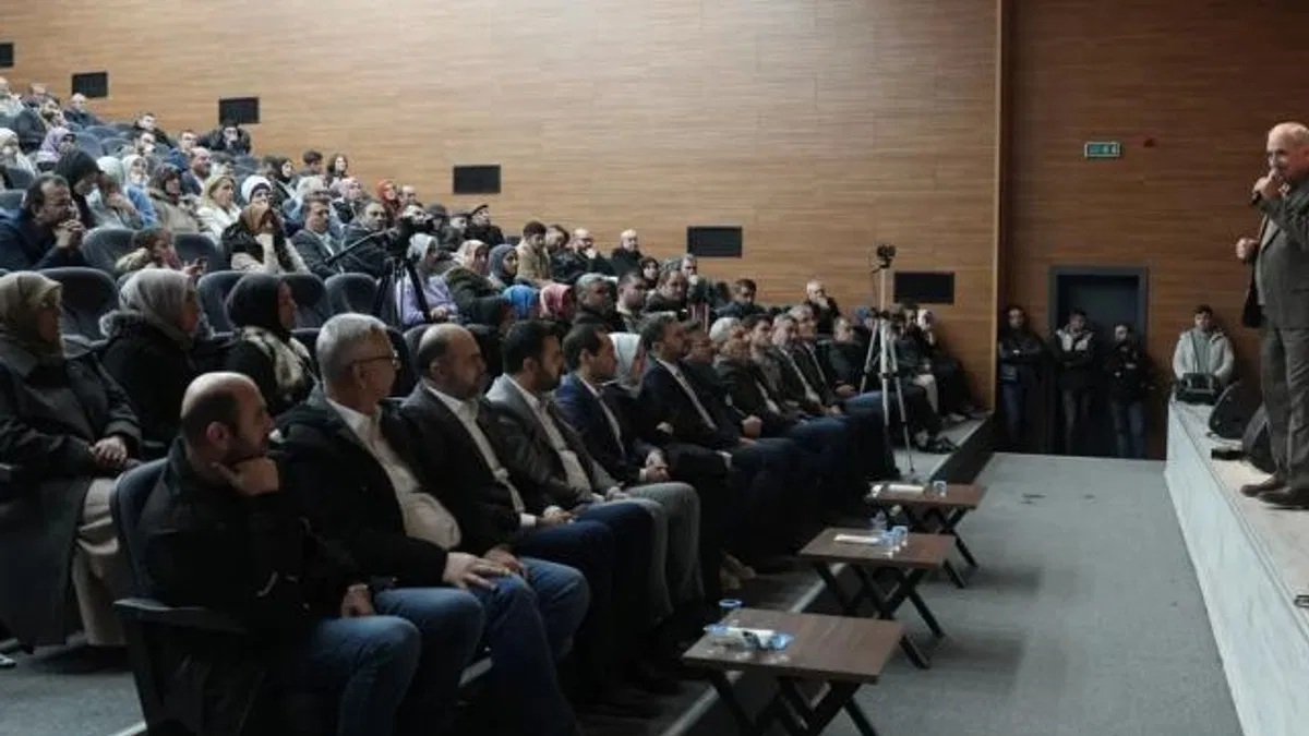 Konya'da şehir konferansları sürüyor