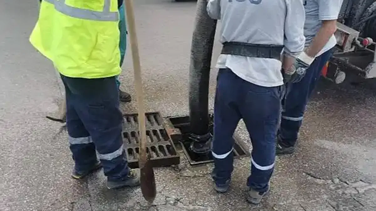 İSU, Yağmur Öncesi Mazgal ve Izgara Temizlikleri Yapıyor