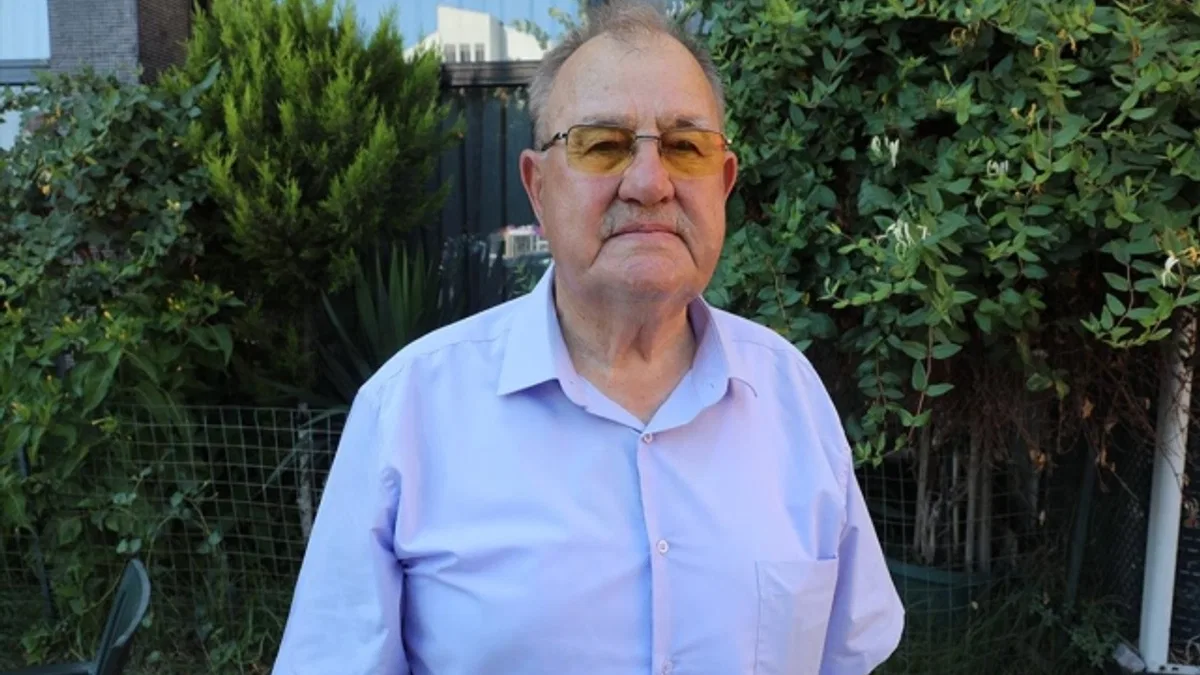 Er Meydanı'nın 57 yıllık "efsane sesi" Şükrü Kayabaş çayırdan kopamıyor
