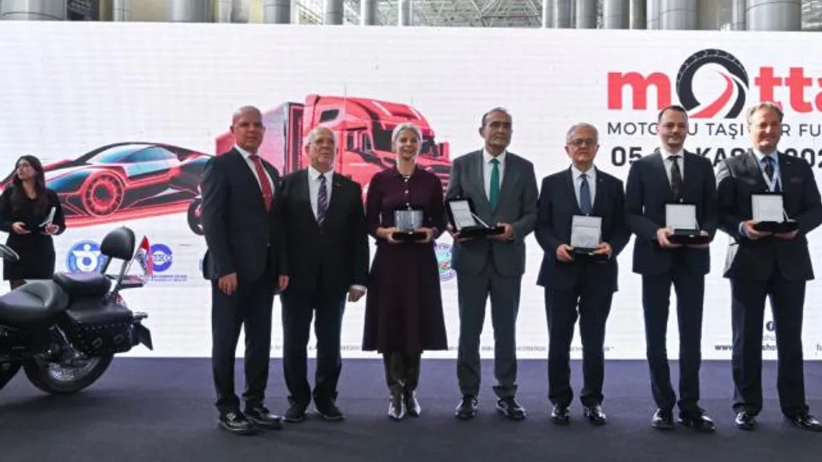 İzmir'de MOTTA Motorlu Taşıtlar Fuarı Kapılarını Açtı