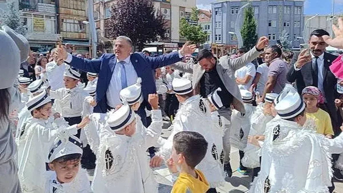 Bozkır'da 106 çocuk sünnet ettirilerek delikanlılığa ilk adımı attı