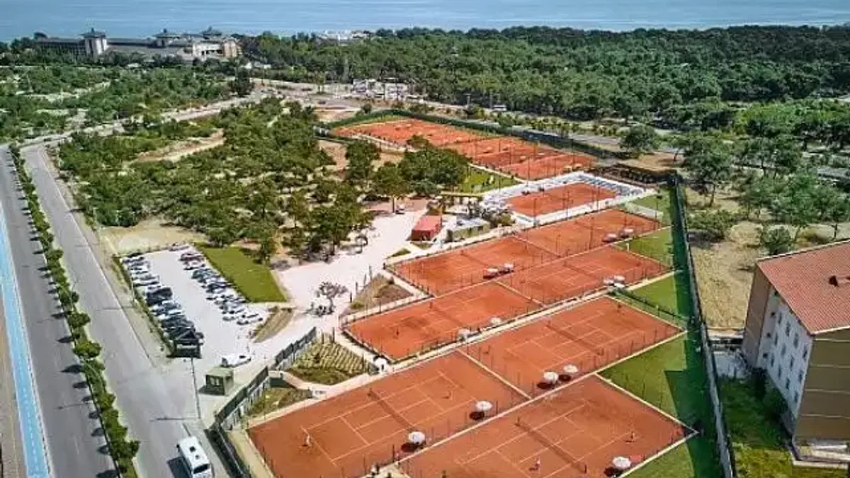 Kemer'deki okullar tenisle tanışacak