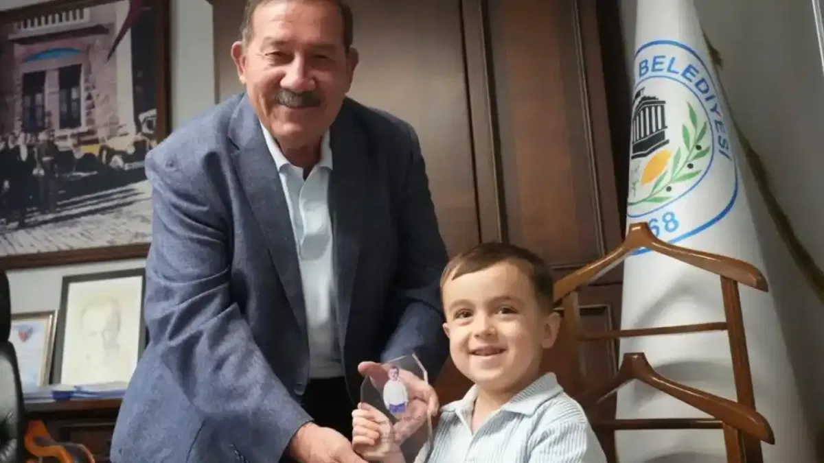 Milaslı minik Göktuğ'dan Başkan Topuz'a teşekkür ziyareti