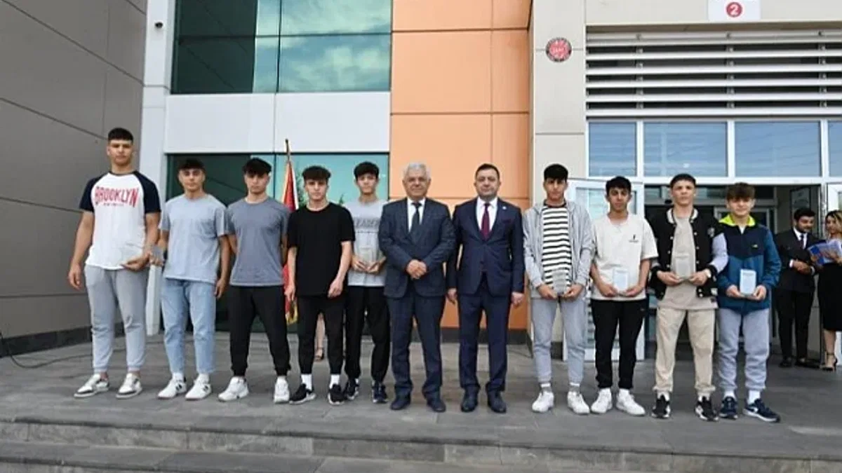 Kayseri OSB Teknik Koleji mezunlarını verdi