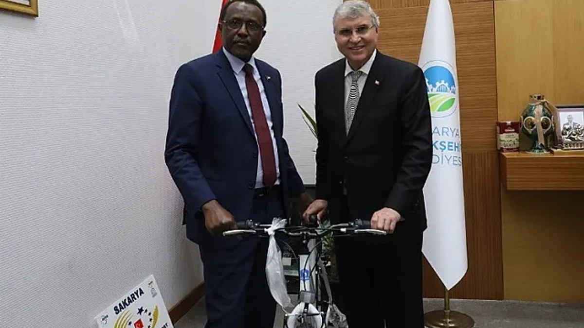 Sakarya Sudan'la kardeşlik köprüsü kuruyor... Büyükelçiye bisiklet hediyesi