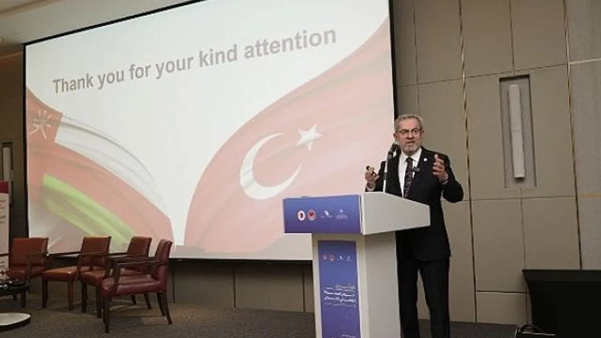 Rektör Ünüvar, Türkiye-Umman Bilgi Diyaloğu Sempozyumu'nda Türkiye'nin Sağlıktaki Başarı Hikayesini Anlattı