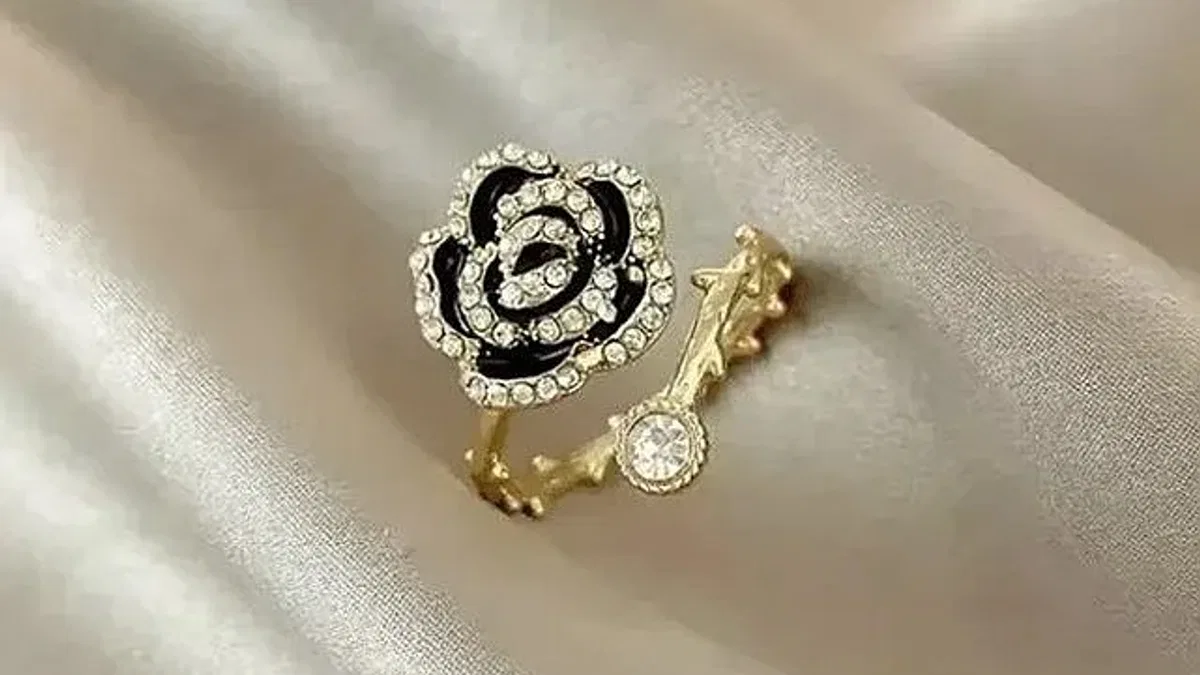 Kadın Bileklik Modelleri ve Tasarım Yüzüklerle Zamansız Şıklık
