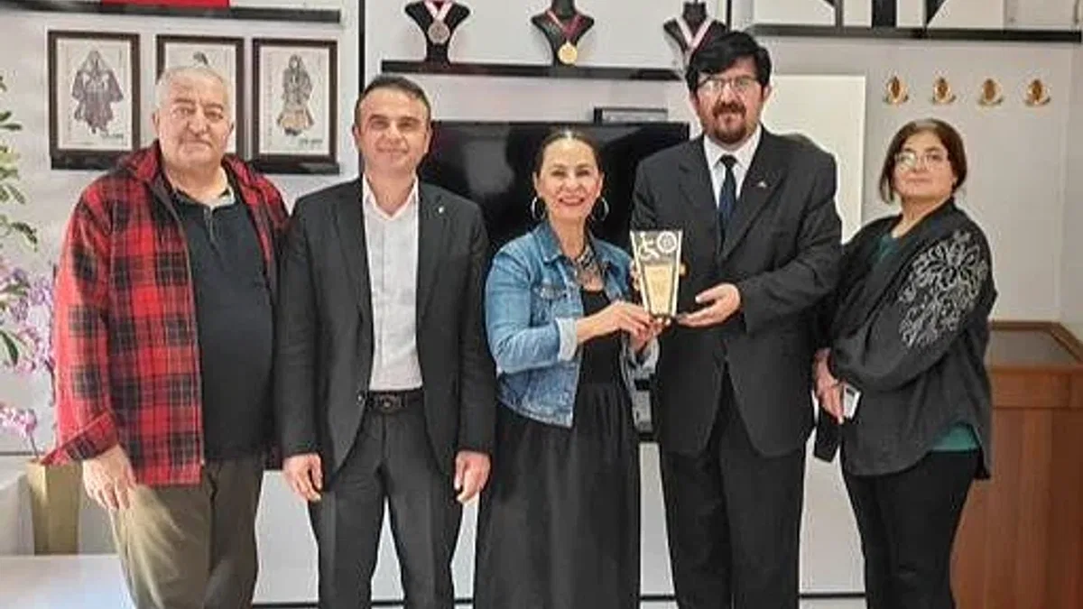 Gönül Gözü Derneği ‘Yılın Öğretmeni’ni seçti