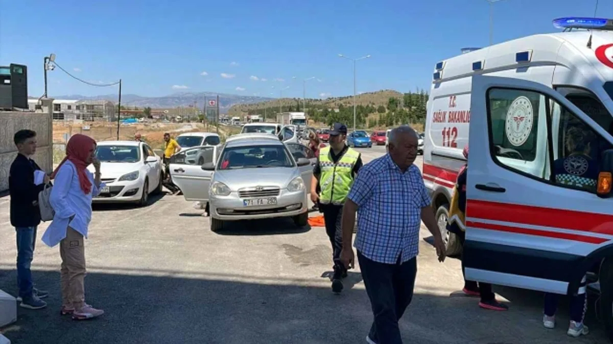 Kırıkkale'de zincirleme trafik kazasında 5 kişi yaralandı