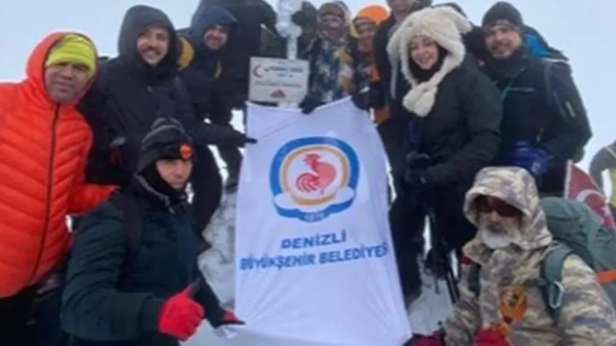 Denizli’de Kazıkbeli Savaşı anısına Honaz Dağı’na zirve tırmanışı