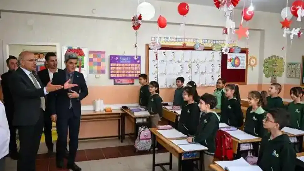 Malatya'da Başkan Er'den Mehmet Emin Bitlis İlkokulu’na ziyaret