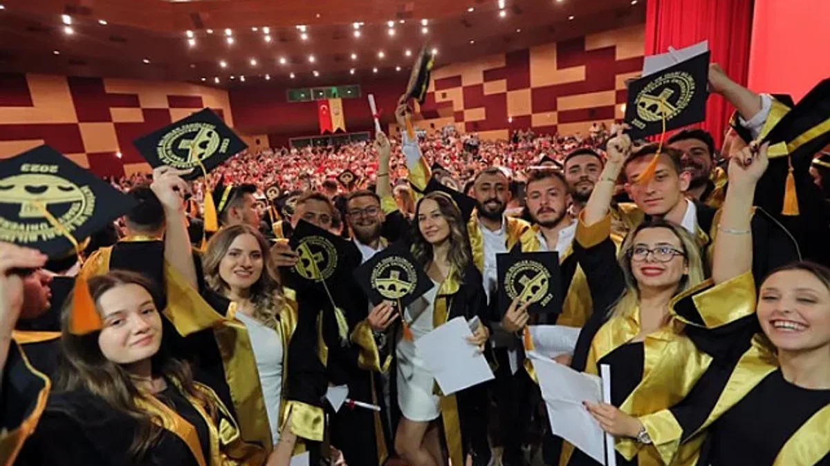 Trakya Üniversitesi'nde genç ekonomistler mezun oldu