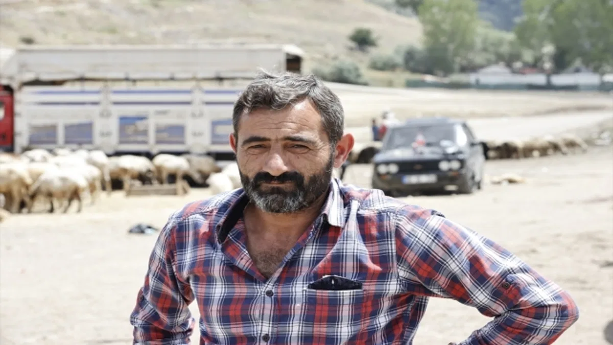 Ankara'da Kurban Bayramı'nın üçüncü gününde de kurbanlık alışveriş sürdü