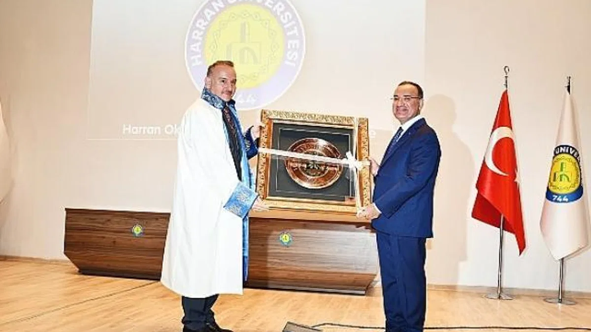 Harran Üniversitesi'nde başarılı akademisyenler ödüllendirildi