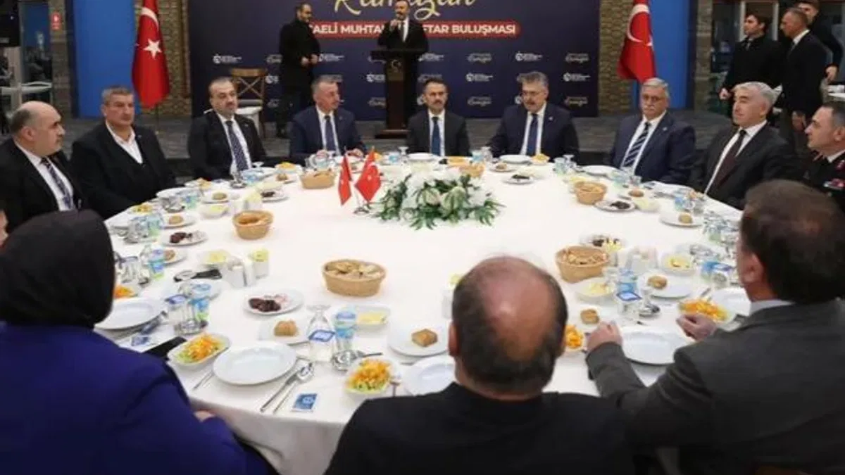 Kocaeli protokolünden muhtarlarla iftar yaptı