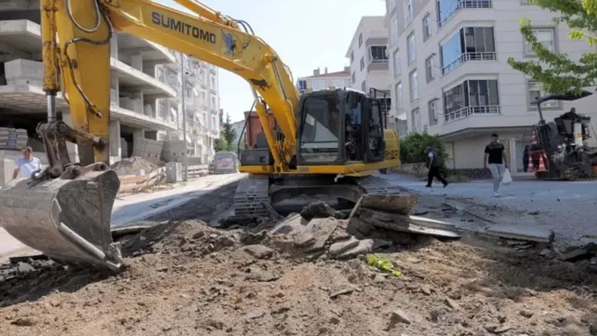 Kırşehir'de yol yenileme ve asfalt çalışmaları devam ediyor