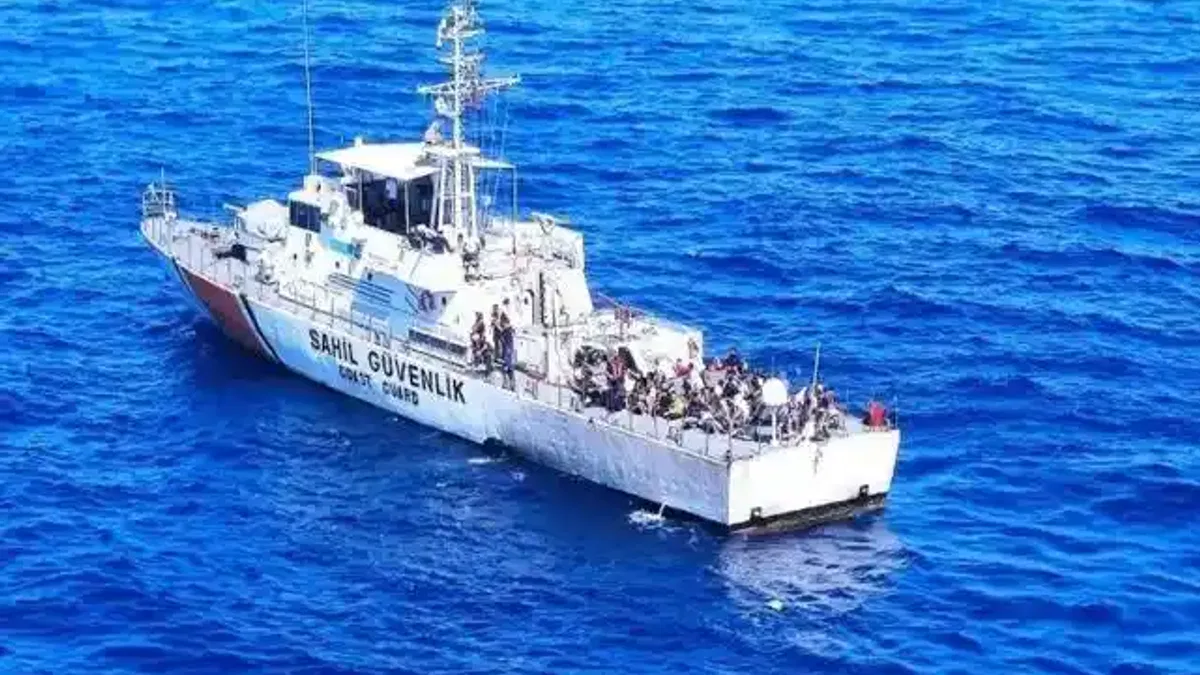 Yunanistan unsurlarınca geri itilen düzensiz göçmenlerden 2'si bebek, 3'ü çocuk 6 kişi hayatını kaybetti