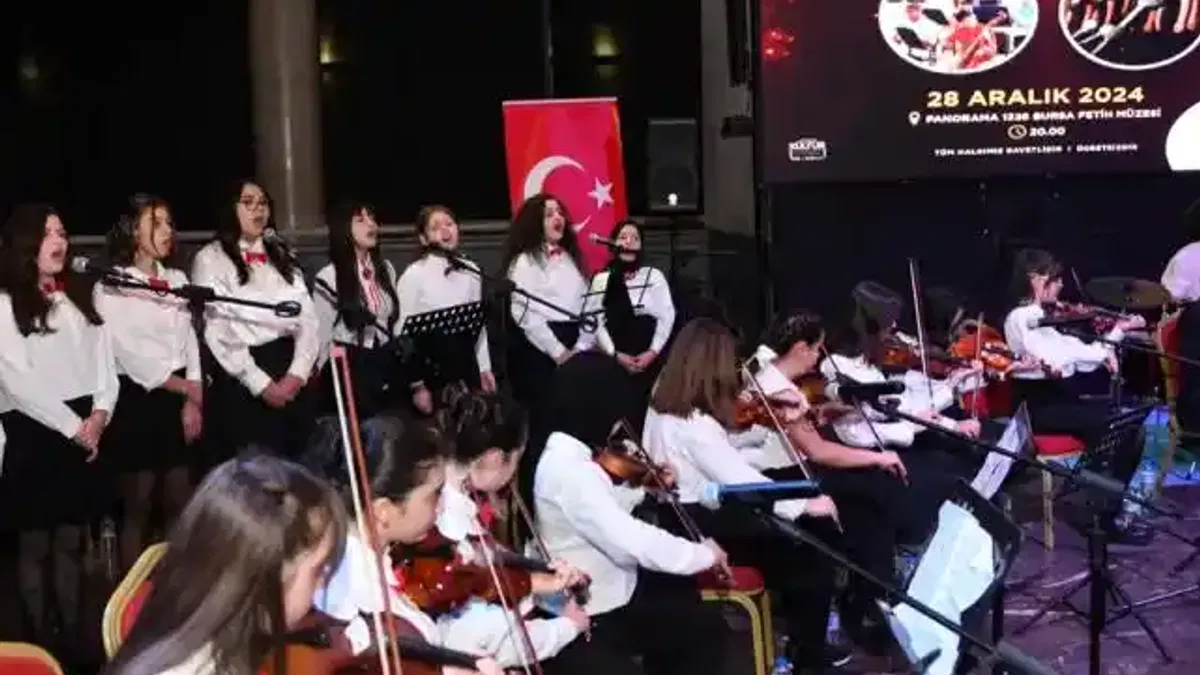 Bursa Osmangazi'de Gençlik Orkestrası'ndan yeni yıl konseri