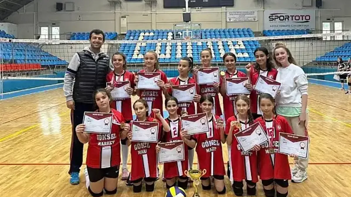 Voleybolda İpsala Atatürk Ortaokulu 'İl Şampiyonu' oldu