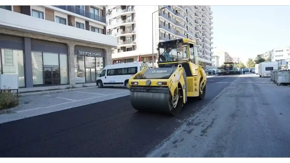 İstanbul Beylikdüzü’nde yol bakım çalışmaları sürüyor