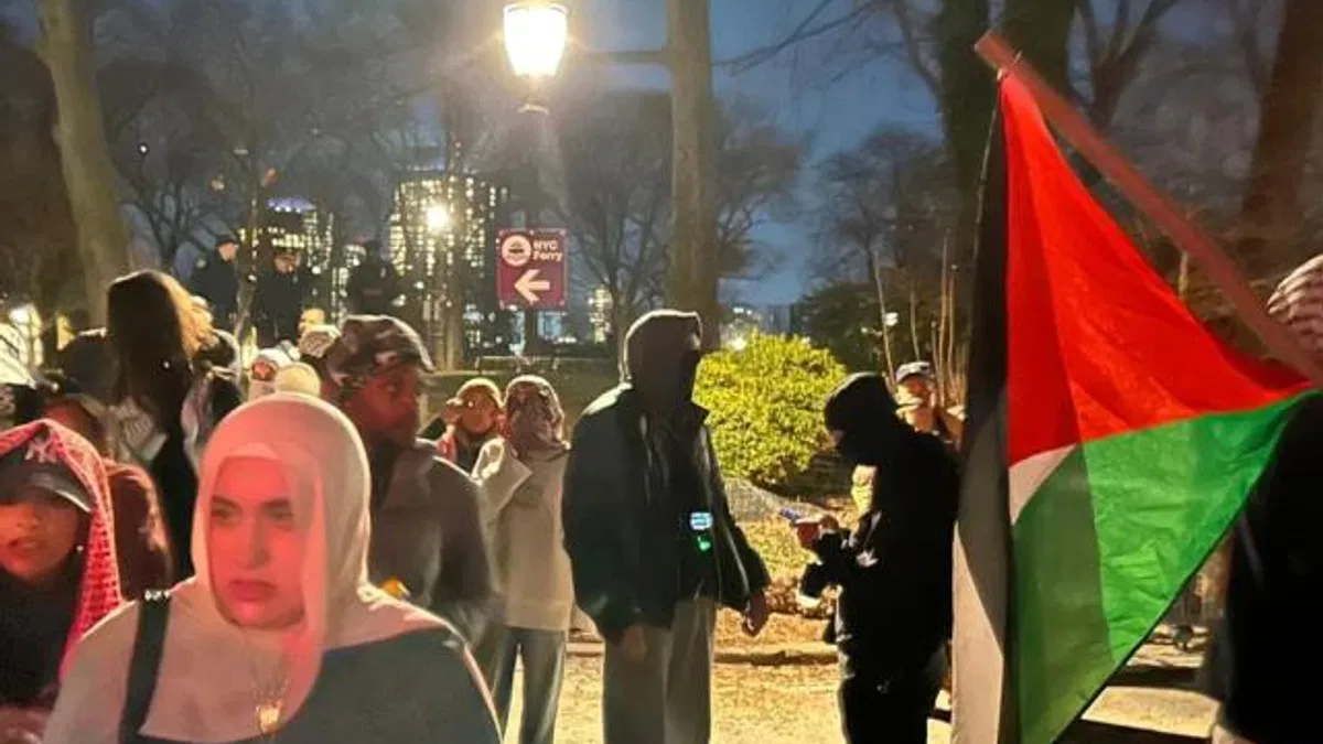Müslümanlar, New York Belediye Başkanı'nın iftar yemeğini protesto etti