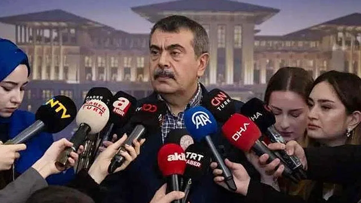 Bakan Tekin Külliye'den Özgür Özel'e yüklendi!