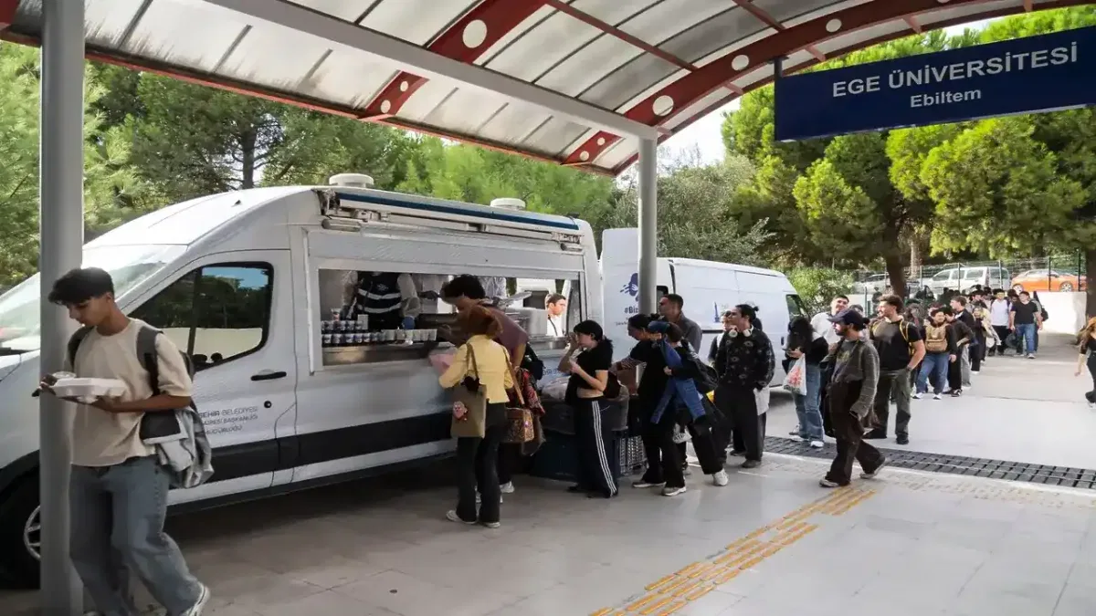İzmir'de üniversitelilere aşevinden ücretsiz sıcak yemek