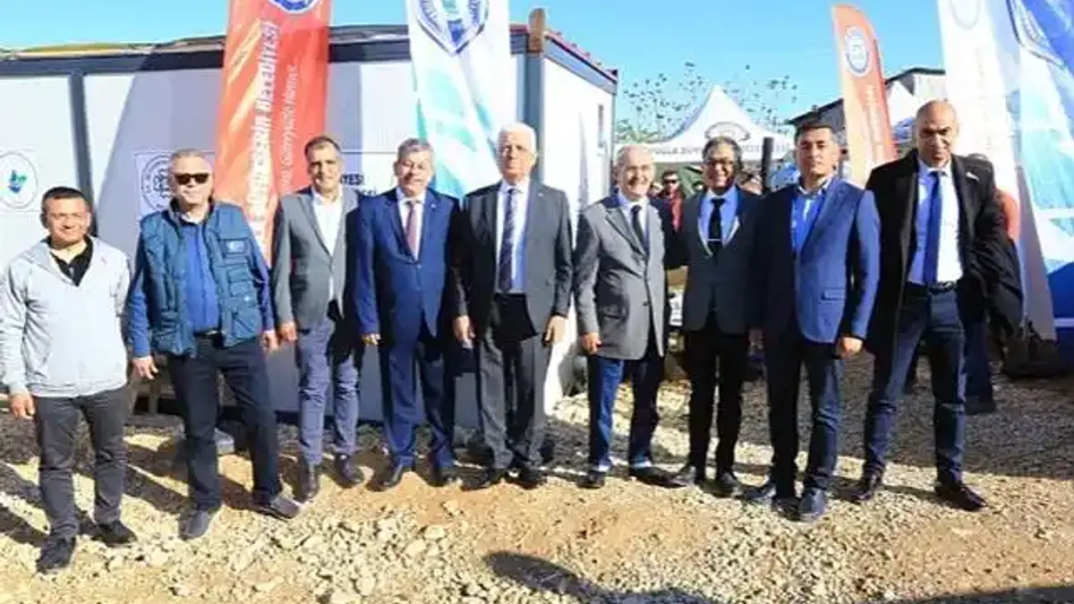 Başkan Gürün Bayramı Deprem Bölgesinde Kutladı