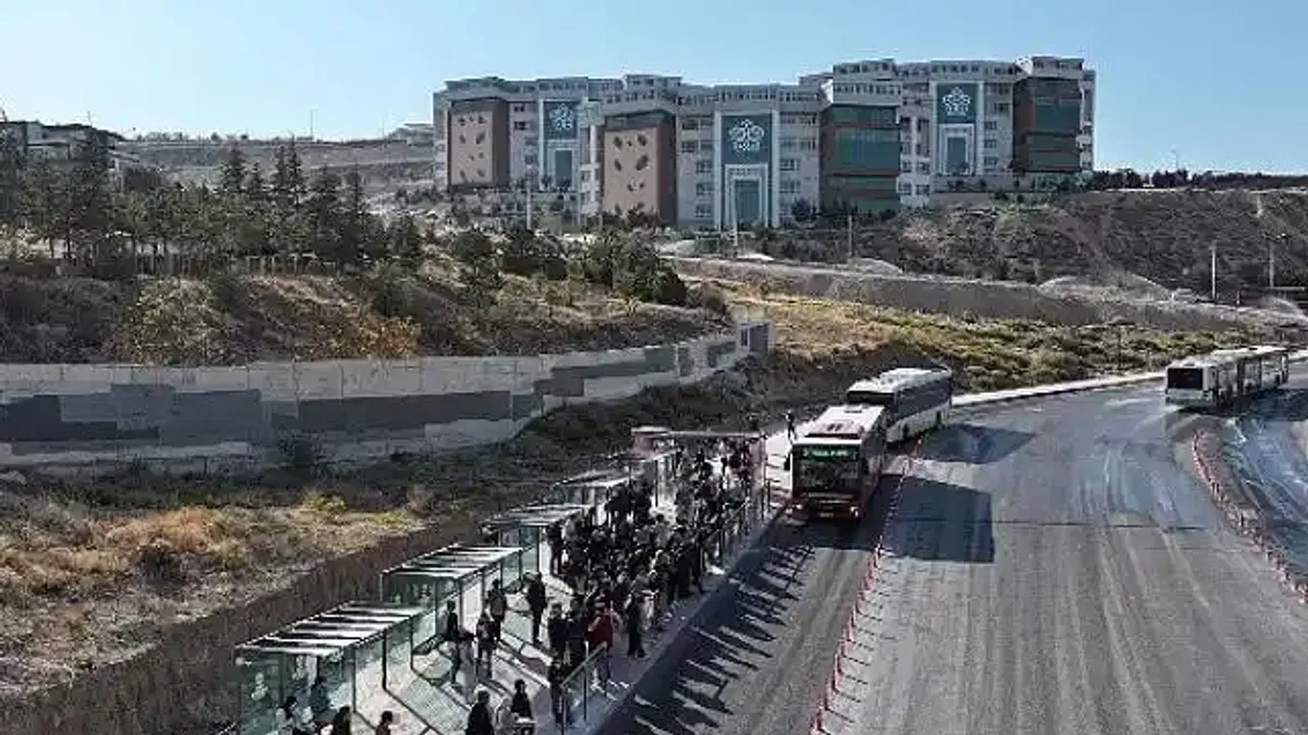 NEÜ Köyceğiz Yerleşkesi'nde Turnike Sistemine Geçilerek Bekleme Süreleri ve Yakıt Tüketimi Azaltıldı