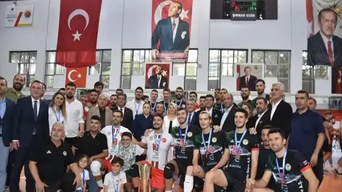 Cizre'nin voleybol takımı Türkiye'yi Avrupa'da temsil etmeye hazırlanıyor