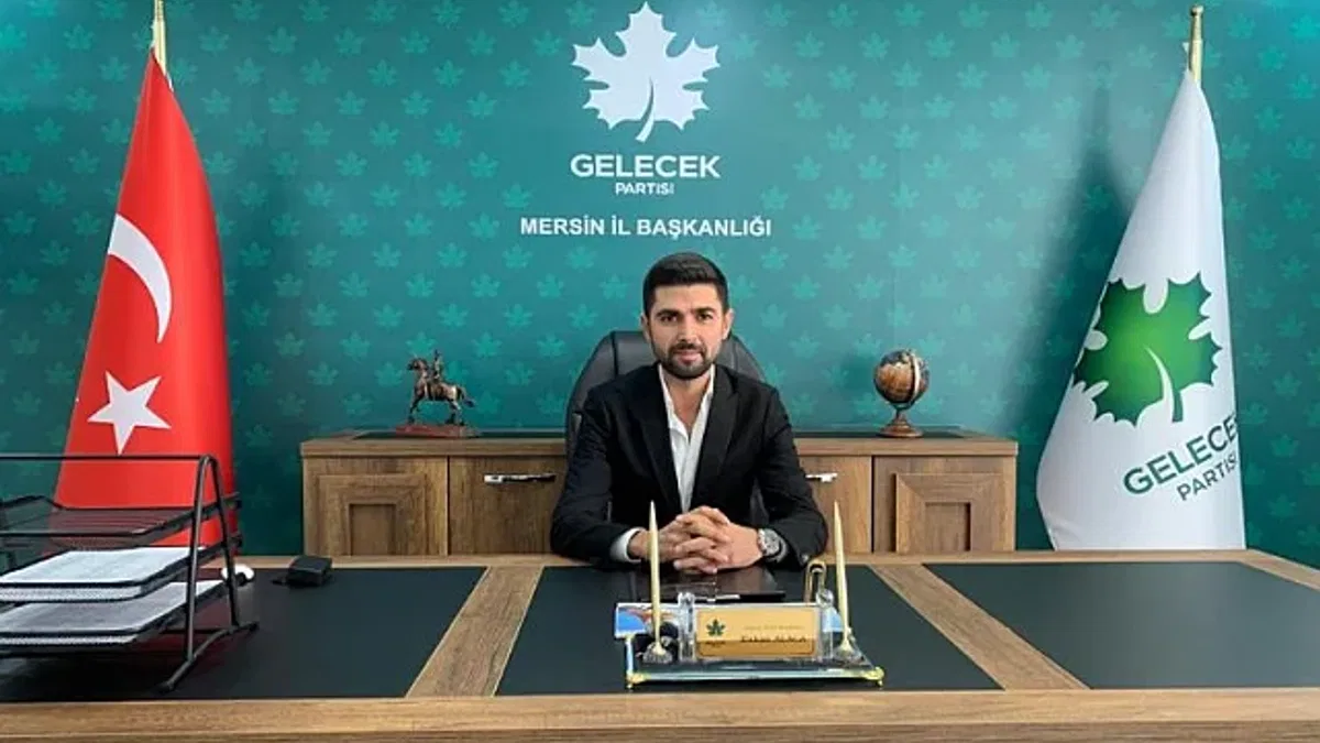 Gelecek Partisi'nden Mersin'de kitap ve elbise seferberliği