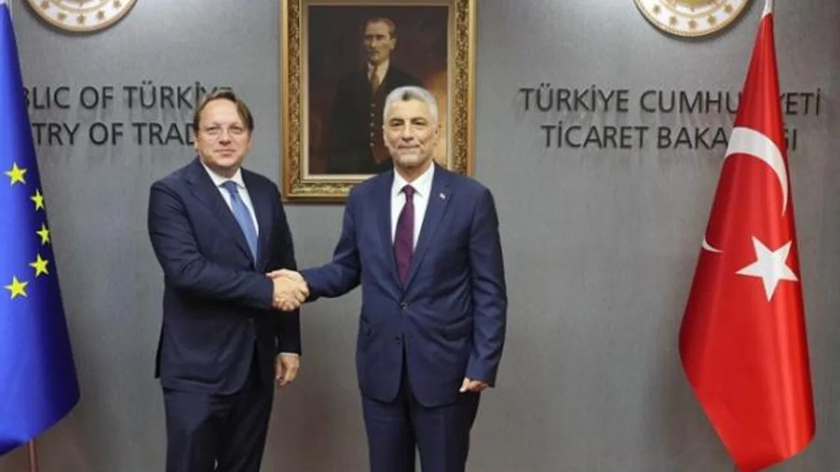 Bakan Bolat, AB Komisyonu Üyesi Varhelyi ile görüştü