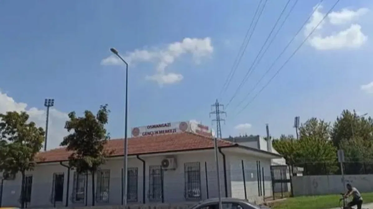 Osmangazi Gençlik Merkezi'nde peyzaj eksiklikleri dikkat çekiyor
