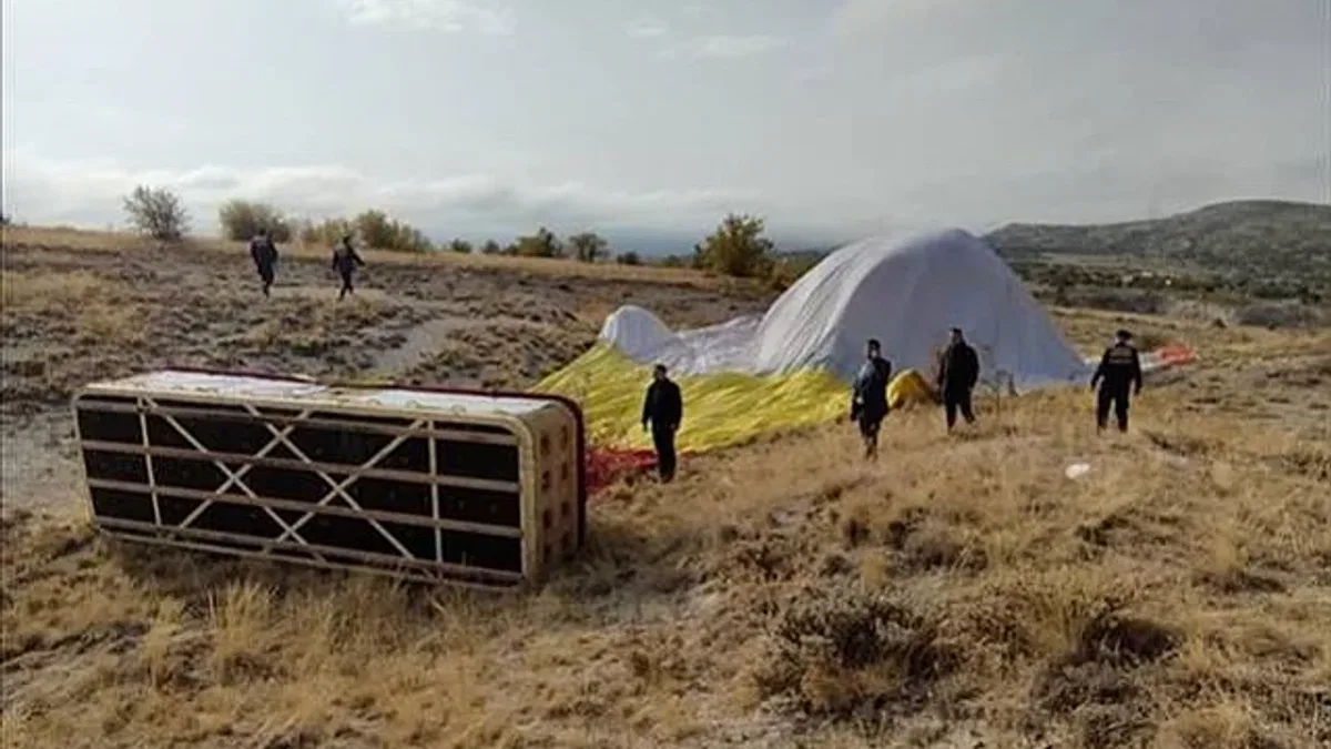 Kapadokya'da sıcak hava balonunun sert iniş yapması sonucu 2 kişi öldü, 3 kişi yaralandı