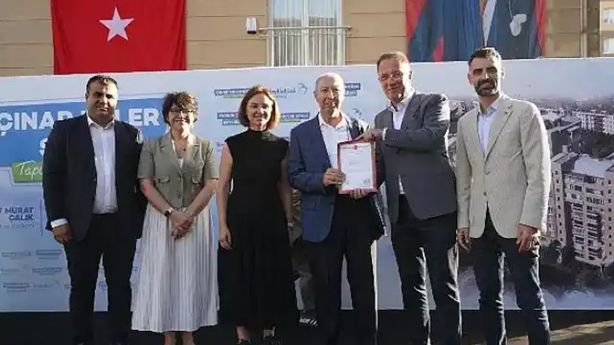 Çınar Evler Sakinlerinin Tapu Sevinci