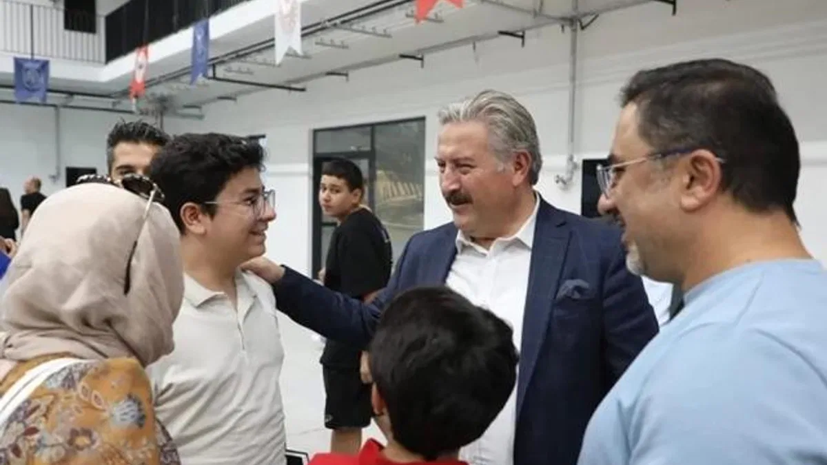 Mustafa Palancıoğlu Havacılık Lisesi'nin yeni öğrencileriyle tanıştı