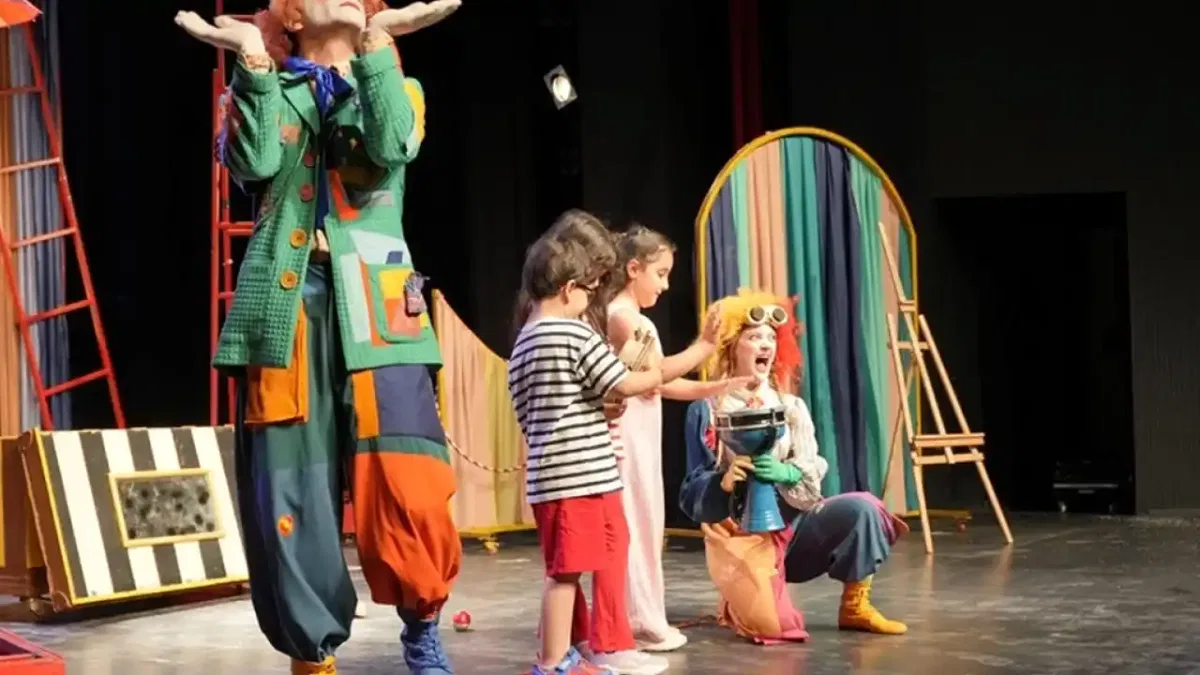 "Toti ile Poti" Van'da çocuklarla bir araya geldi