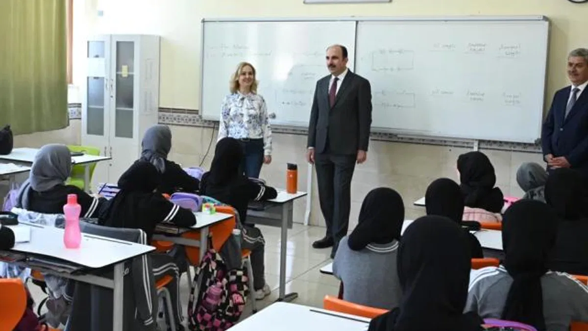 Konya'da Başkan Altay öğrencilerle buluştu